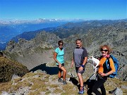 04 In vetta al Pizzo Paradiso (2493 m) con vista sul Lago Rotondo